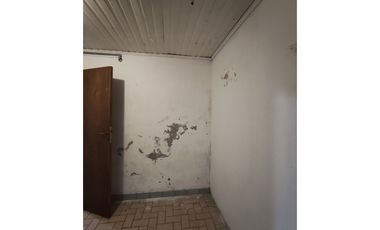 CASA EN ESQUINA ZONA SANTA CATALINA Y SANTA CRUZ