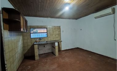 CASA EN ESQUINA ZONA SANTA CATALINA Y SANTA CRUZ