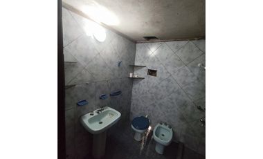 CASA EN ESQUINA ZONA SANTA CATALINA Y SANTA CRUZ