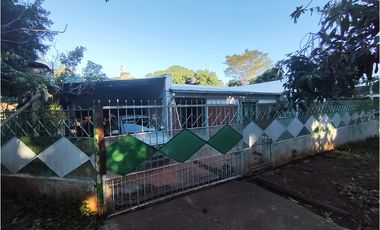 CASA EN ESQUINA ZONA SANTA CATALINA Y SANTA CRUZ