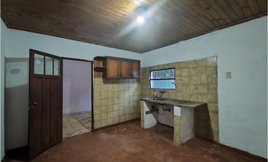 CASA EN ESQUINA ZONA SANTA CATALINA Y SANTA CRUZ