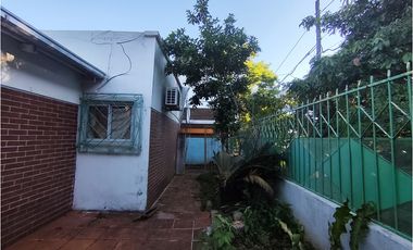 CASA EN ESQUINA ZONA SANTA CATALINA Y SANTA CRUZ