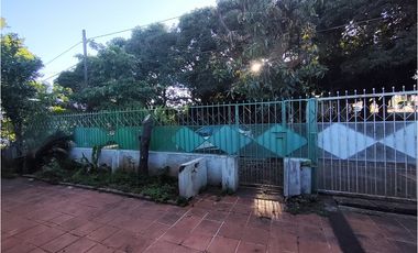 CASA EN ESQUINA ZONA SANTA CATALINA Y SANTA CRUZ