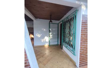 CASA EN ESQUINA ZONA SANTA CATALINA Y SANTA CRUZ