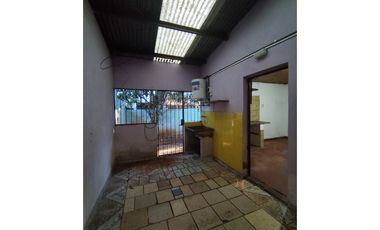 CASA EN ESQUINA ZONA SANTA CATALINA Y SANTA CRUZ