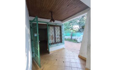 CASA EN ESQUINA ZONA SANTA CATALINA Y SANTA CRUZ