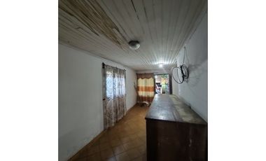 CASA EN ESQUINA ZONA SANTA CATALINA Y SANTA CRUZ