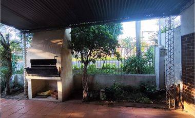 CASA EN ESQUINA ZONA SANTA CATALINA Y SANTA CRUZ