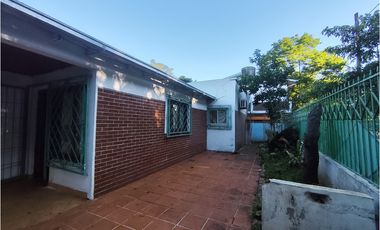 CASA EN ESQUINA ZONA SANTA CATALINA Y SANTA CRUZ