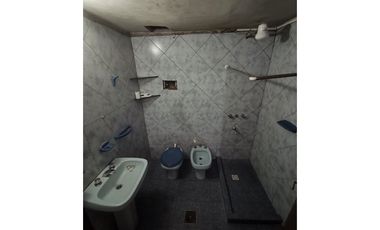 CASA EN ESQUINA ZONA SANTA CATALINA Y SANTA CRUZ