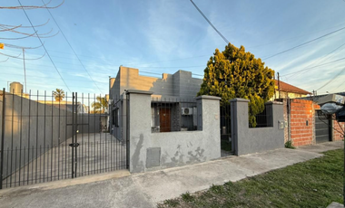 ALQUILER CASA TRES AMBIENTES COCHERA Y PATIO SAN MIGUEL