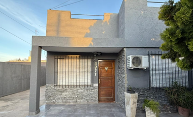 ALQUILER CASA TRES AMBIENTES COCHERA Y PATIO SAN MIGUEL