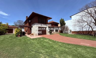 Colinas de Peralta Ramos Chalet 5 ambientes s/2 lotes