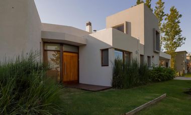 VENTA CASA EN BARRIO CERRADO ARROYO DULCE APTO CREDITO HIPOTECARIO