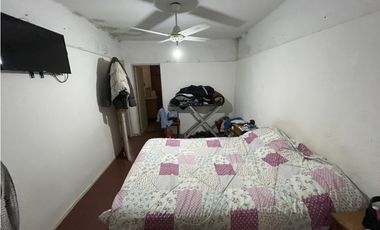 CASA EN VENTA a RECICLAR - OPORTUNIDAD - MUY BUENA UBICACIÓN