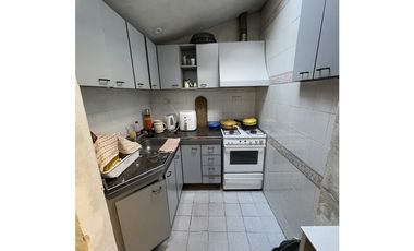 CASA EN VENTA a RECICLAR - OPORTUNIDAD - MUY BUENA UBICACIÓN