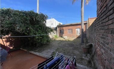 CASA EN VENTA a RECICLAR - OPORTUNIDAD - MUY BUENA UBICACIÓN