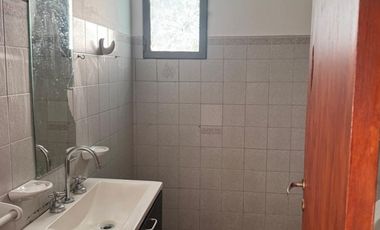 Alquilo departamento dos dormitorios  con cochera