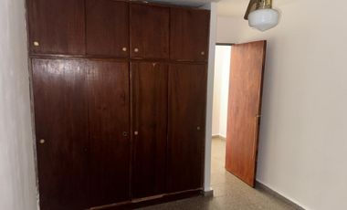 Alquilo departamento dos dormitorios  con cochera