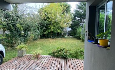 Casa estilo moderno 5 amb. c/ gran parque en el corazon del barrio z/Caisamar