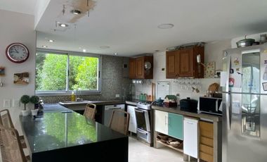 Casa estilo moderno 5 amb. c/ gran parque en el corazon del barrio z/Caisamar