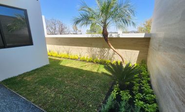 Casa en  Venta Altozano Fraccionamiento privado con Caseta de Vigilancia