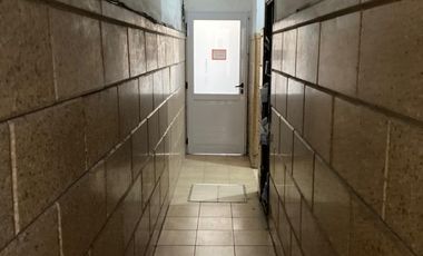 Local comercial con departamento al fondo