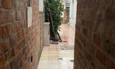 Local comercial con departamento al fondo