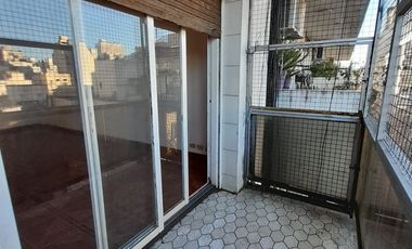 DEPARTAMENTO 2 AMB AL FRENTE, CON BALCON A LA CALLE - ZONA: BALVANERA - CABA