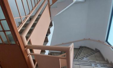 Plaza comercial funcionando, en excelente ubicación