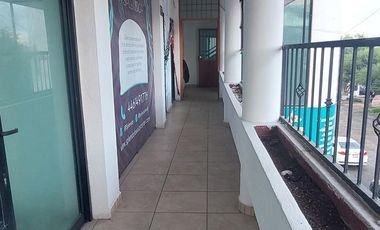 Plaza comercial funcionando, en excelente ubicación