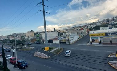 Plaza comercial funcionando, en excelente ubicación