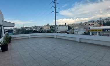 Plaza comercial funcionando, en excelente ubicación