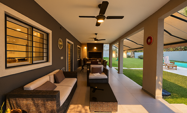 ALQUILER casa tres dormitorios jardin, pileta, cochera cubierta en Pacheco