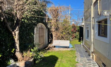 VENTA PH APTO CREDITO 3 DORMITORIOS, QUINCHO Y JARDIN AL FRENTE, ROSALES 3095 -JOSE MARMOL-