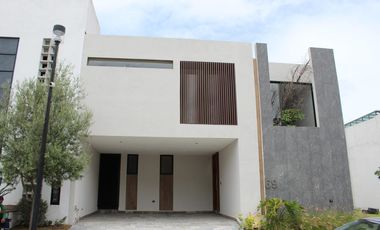 Casa en VENTA Parque Isla Blanca Lomas de Angelópolis Cholula Puebla.