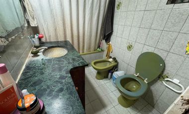 CHALET 4 AMBIENTES CON GARAJE Y QUINCHO SOBRE LOTE DE 234M2 EN VILLA LOURDES