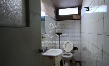 Casa en venta, PH en esquina, Hipolito Yrigoyen y Avenida Freyre