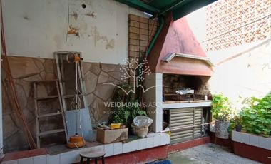 Casa en venta, PH en esquina, Hipolito Yrigoyen y Avenida Freyre