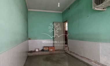 Casa en venta, PH en esquina, Hipolito Yrigoyen y Avenida Freyre