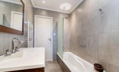 CASA 3 AMBIENTES TOTALMENTE RECICLADA.BARRIO 9 DE JULIO