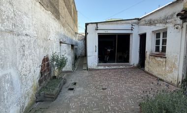CASA A RECICLAR O DEMOLE EN PH AL FRENTE