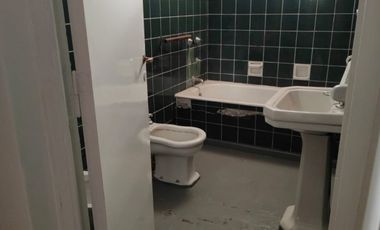 Greenwood vende departamento en Godoy Cruz, sobre avenida San Martin al 52 (casi Rivadavia), a dos cuadras de la plaza del departamental.