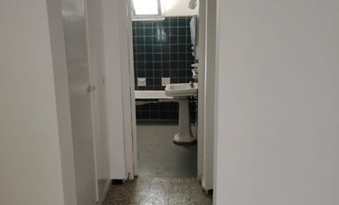 Greenwood vende departamento en Godoy Cruz, sobre avenida San Martin al 52 (casi Rivadavia), a dos cuadras de la plaza del departamental.