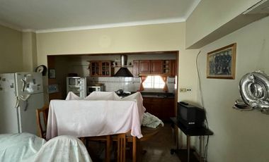 ALQUILER CASA ESTILO CHALET CON INGRESO COMPARTIDO 3 DORMITORIOS, AVENIDA EVA PERON 1486 -TEMPERLEY-