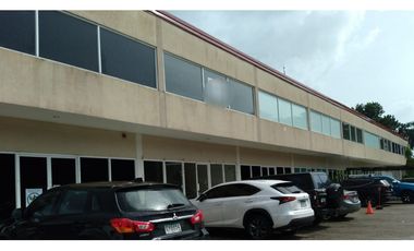 Se Alquila Local en Plaza Ignacio