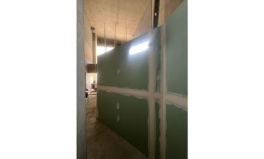 Se alquila local cerca del hospital