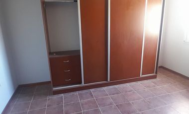 CASA EN 2 PLANTAS EN BARRIO LOPEZ DE GOMARA