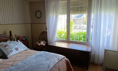 ALQUILER 24 MESES, ZONA SAN JOSE, CHALET DE 3 AMB. CON GARAJE Y PATIO.