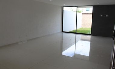 Casa en VENTA P. Colima Calle Comala L. de Angelópolis Cholula Puebla.